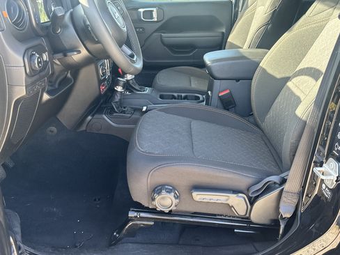 Used 2026 Jeep Gladiator Mojave AWD/4WD image 9
