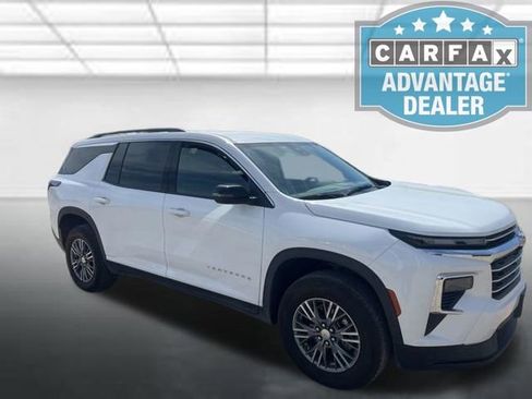 Certified 2025 Chevrolet Traverse LT image 2