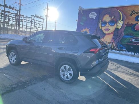 Used 2022 Toyota RAV4 LE image 3