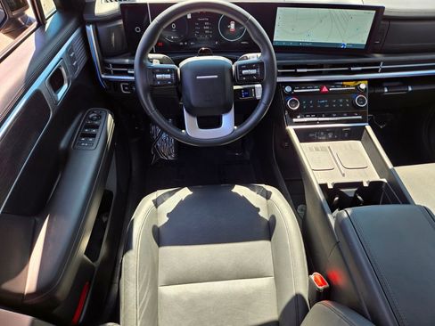 Used 2025 Hyundai Santa Fe Limited FWD image 10