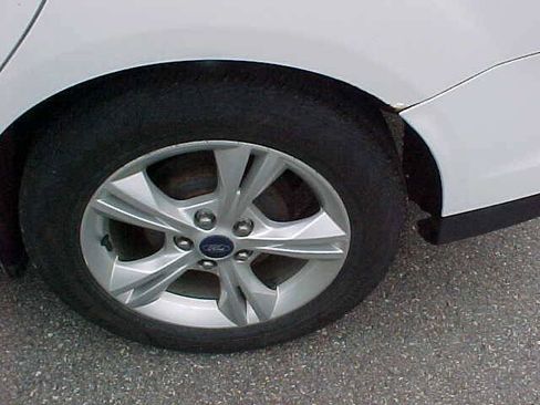 Used 2013 Ford Focus SE FWD image 30