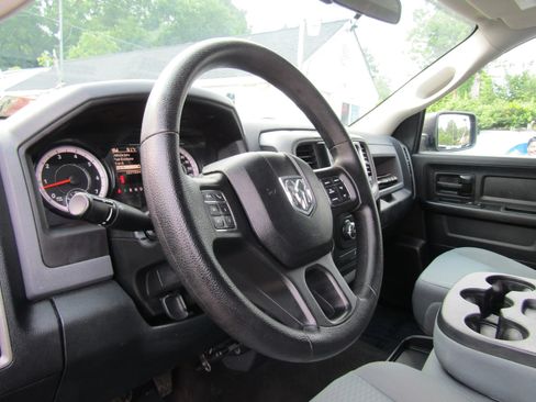 Used 2017 RAM 1500 Express AWD/4WD image 23