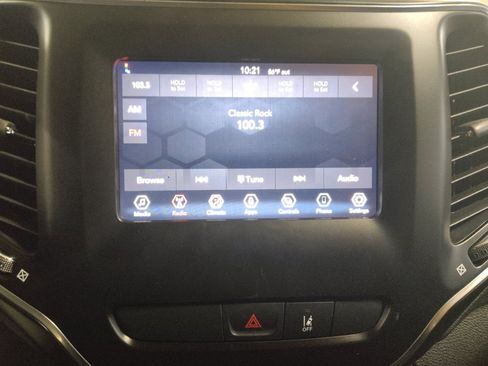 Used 2021 Jeep Cherokee Latitude FWD image 25