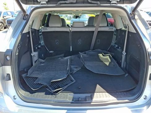 Used 2021 Toyota Highlander XLE AWD/4WD image 28