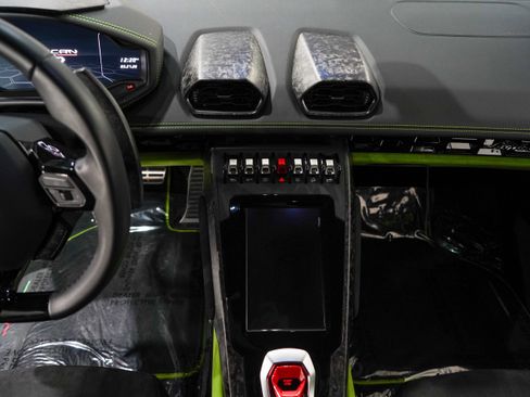 Used 2022 Lamborghini Huracan EVO RWD image 11