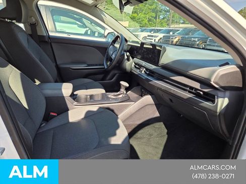 Used 2025 Kia K4 FWD image 14