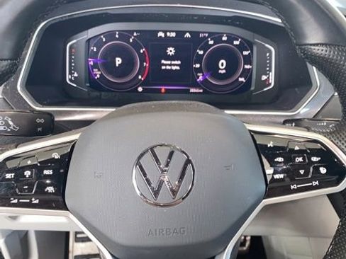 Used 2022 Volkswagen Tiguan SEL R-Line image 13
