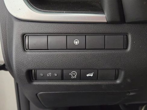 Used 2023 Nissan Rogue Platinum image 37