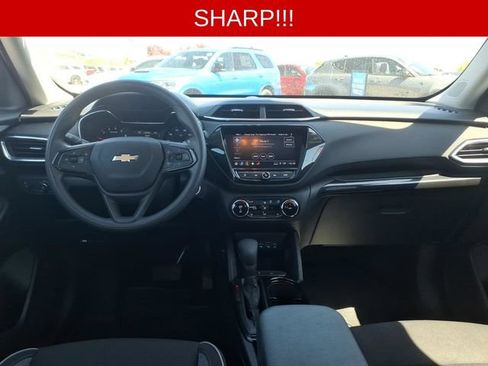 Used 2022 Chevrolet TrailBlazer LT w/ Convenience Package FWD image 11