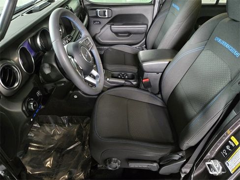 Used 2023 Jeep Wrangler Unlimited Rubicon 4xe image 13