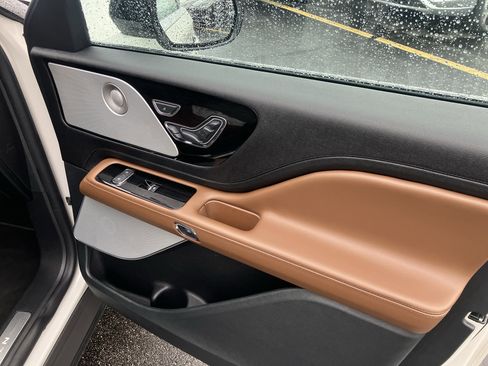 Used 2021 Lincoln Aviator Reserve w/ Equipment Group 202A AWD/4WD image 13