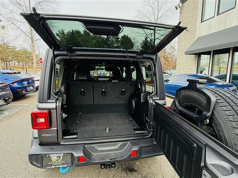 Used 2022 Jeep Wrangler Unlimited Sahara w/ Cold Weather Group image 34