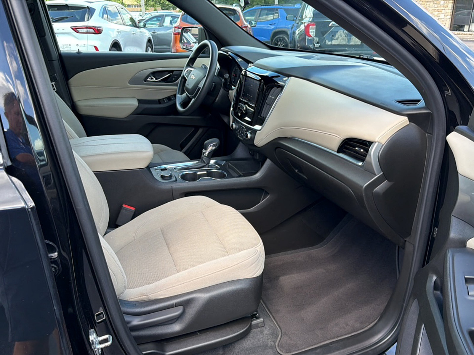 Used 2022 Chevrolet Traverse LS FWD image 12