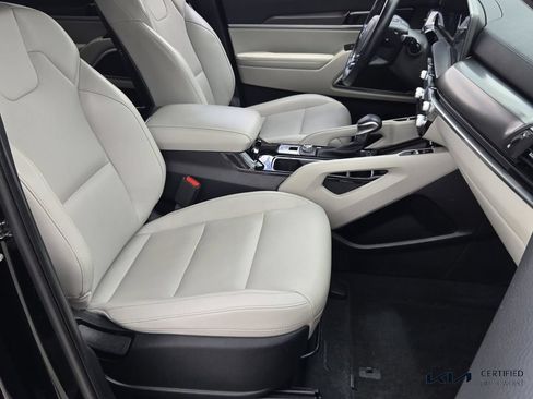 Certified 2024 Kia Telluride S FWD image 16
