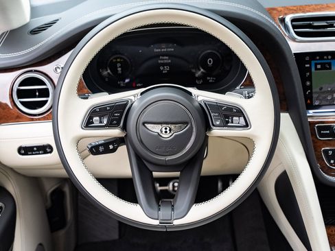 Used 2024 Bentley Bentayga Extended Wheelbase image 21