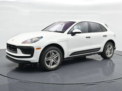 Certified 2023 Porsche Macan AWD/4WD image 7