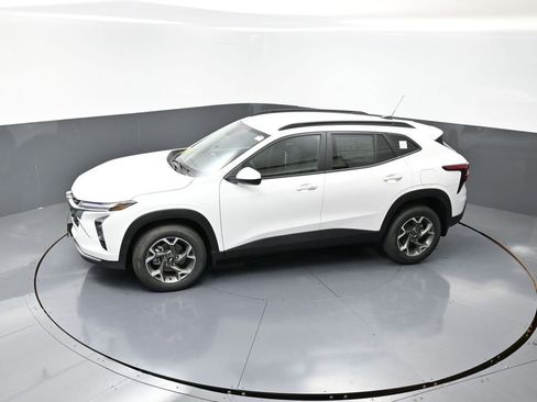 New 2025 Chevrolet Trax LT w/ Driver Confidence Package image 39