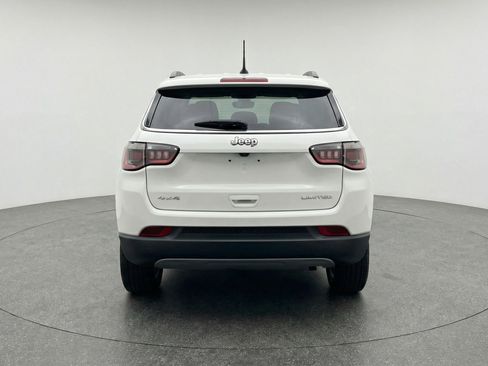 Used 2025 Jeep Compass Latitude image 7