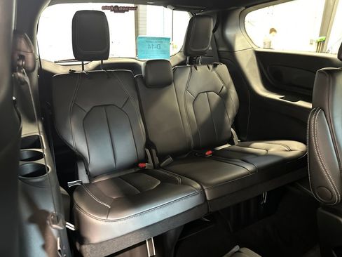 New 2027 Chrysler Pacifica Select AWD/4WD image 30