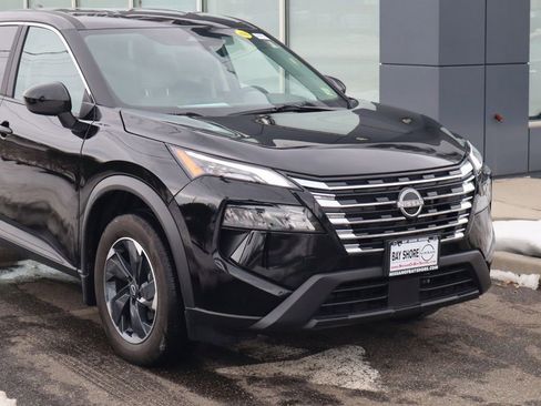 Certified 2025 Nissan Rogue SV AWD/4WD image 3