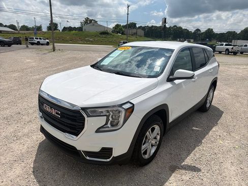 Used 2024 GMC Terrain SLE AWD/4WD image 2