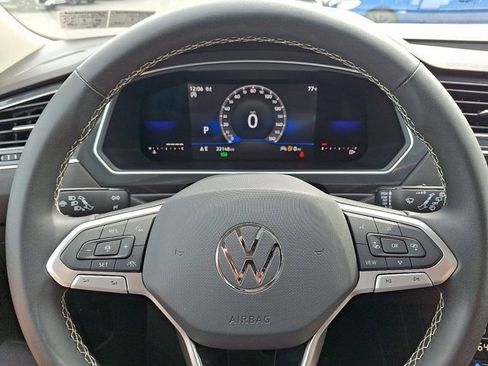 Certified 2022 Volkswagen Tiguan SE w/ Panoramic Sunroof Package image 23