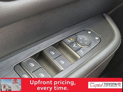 Used 2025 Nissan Armada Platinum image 15