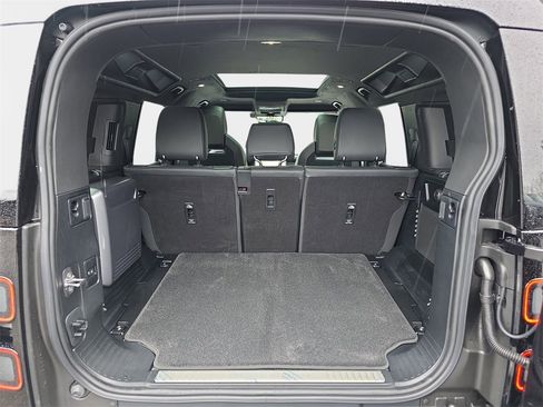 New 2026 Land Rover Defender 110 OCTA image 12