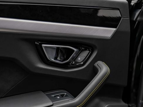 Used 2022 Lamborghini Urus AWD/4WD image 95