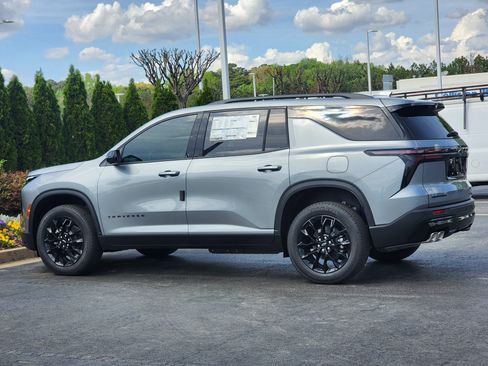 New 2026 Chevrolet Traverse LT w/ Midnight/Sport Edition FWD image 9
