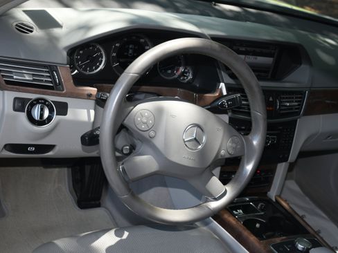 Used 2013 Mercedes-Benz E 350 4MATIC Sedan image 9
