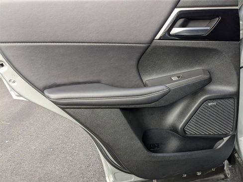 Used 2025 Mitsubishi Outlander SE image 27