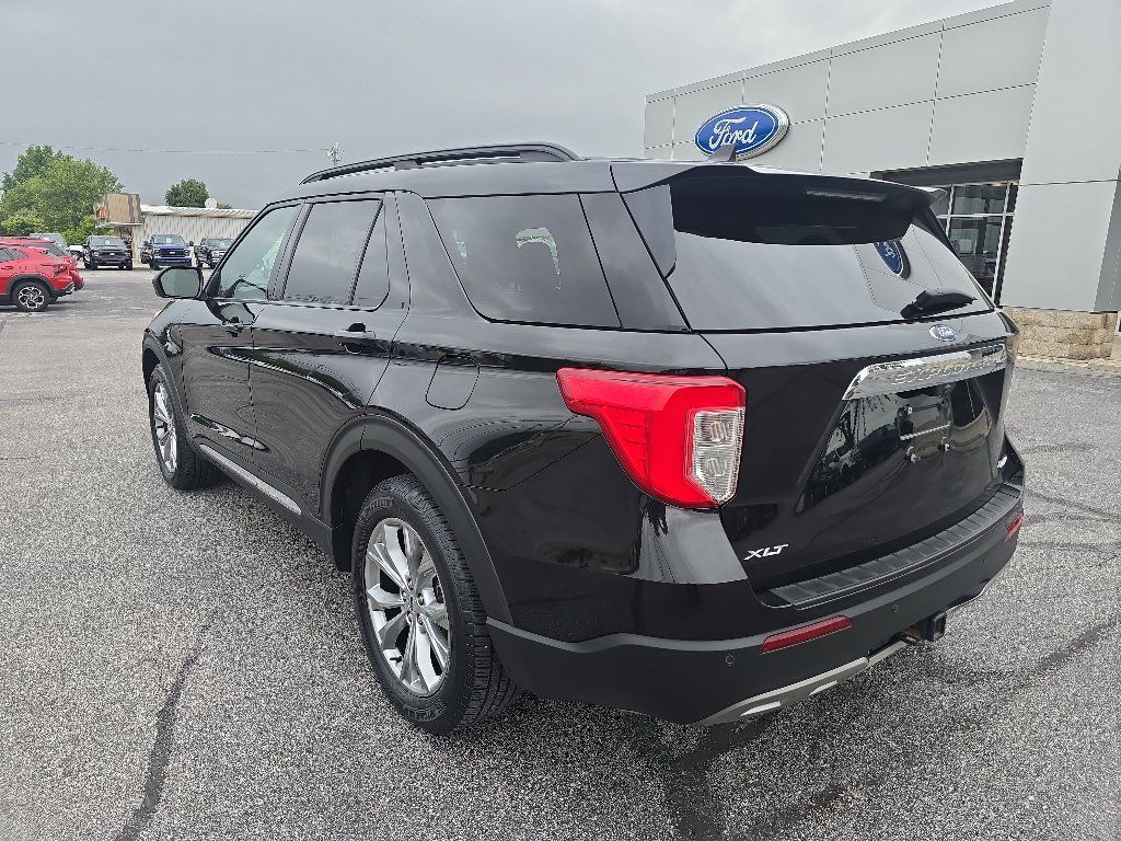 Used 2021 Ford Explorer XLT w/ Equipment Group 202A AWD/4WD image 8