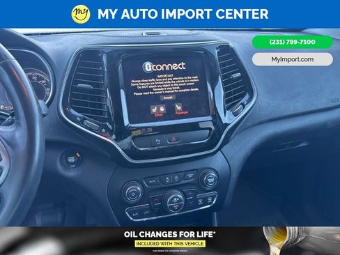 Used 2019 Jeep Cherokee Limited AWD/4WD image 10