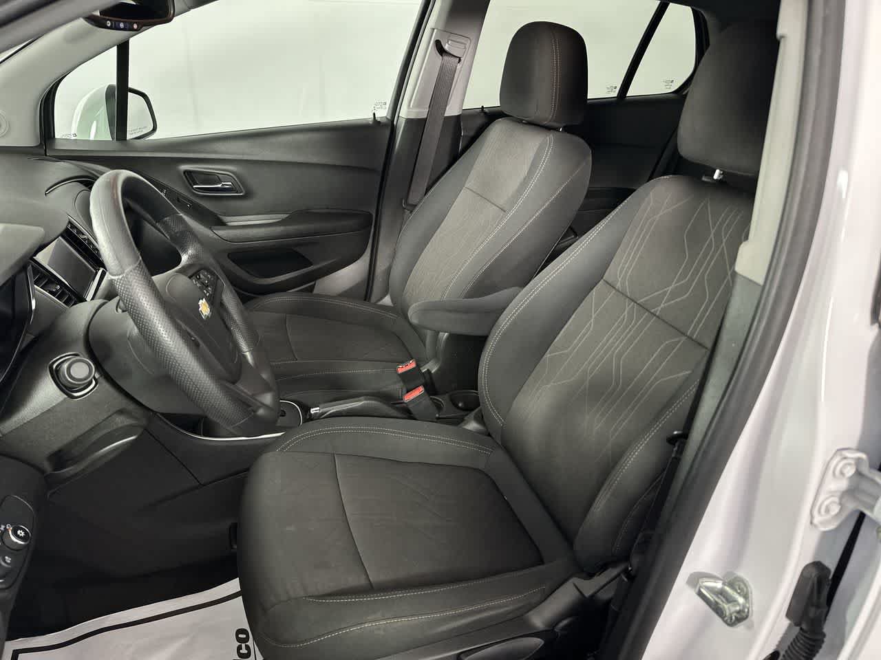 Used 2020 Chevrolet Trax LT FWD image 13