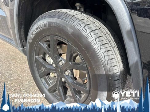 Used 2022 Jeep Grand Cherokee Laredo E image 9