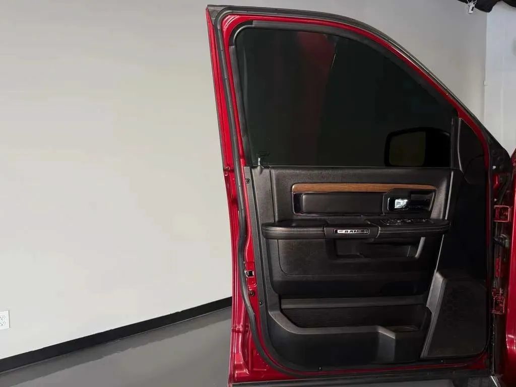 Used 2014 RAM 1500 Laramie RWD image 22