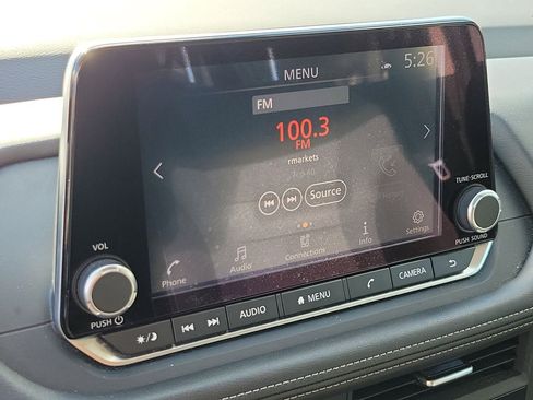Used 2025 Nissan Rogue SV FWD image 24