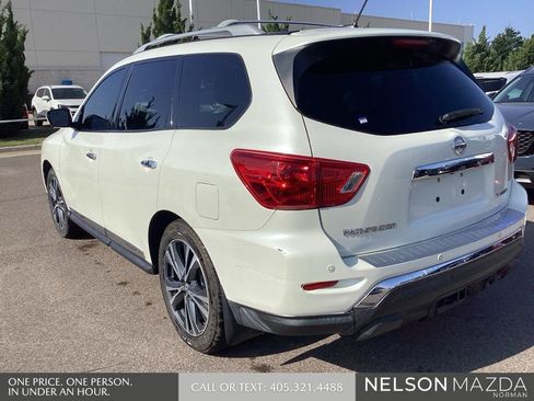 Used 2017 Nissan Pathfinder Platinum w/ Family Entertainment Package FWD image 8
