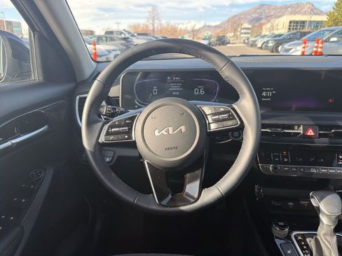 Certified 2025 Kia Seltos S image 15