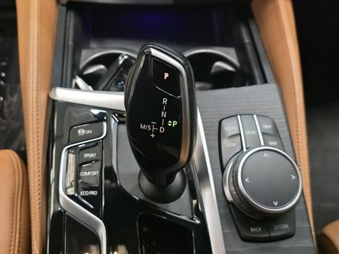 Used 2022 BMW 530i w/ M Sport Package RWD image 16