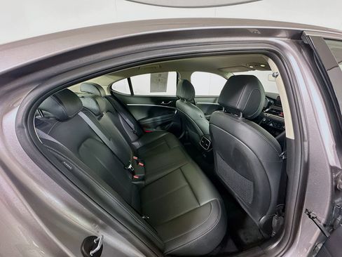 Used 2025 Genesis G70 2.5T image 29