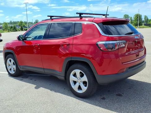 Used 2019 Jeep Compass Latitude FWD image 4
