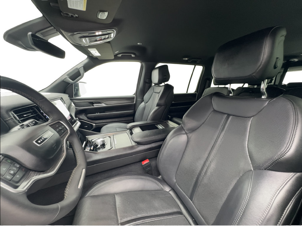 Used 2024 Jeep Wagoneer L Series II RWD image 20