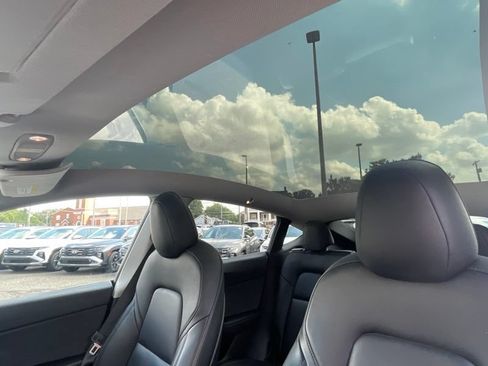 Used 2021 Tesla Model Y Long Range AWD/4WD image 11