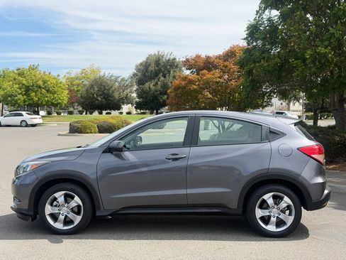 Used 2017 Honda HR-V LX image 2