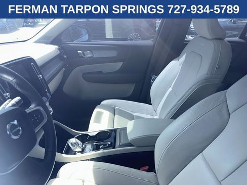 Used 2022 Volvo XC40 T4 Inscription image 8