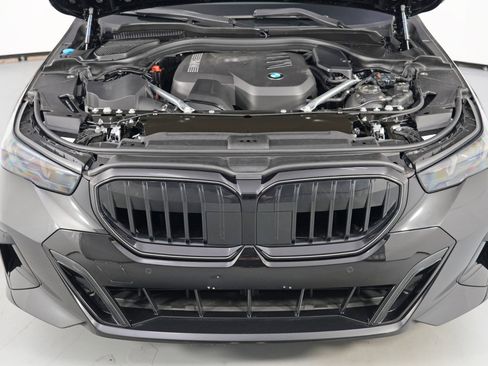 Used 2026 BMW 530i w/ M Sport Package image 8