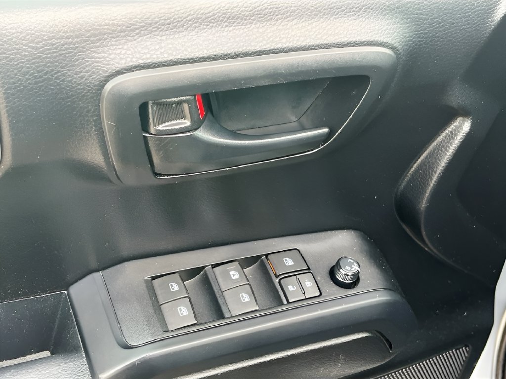 Used 2022 Toyota Tacoma SR AWD/4WD image 17