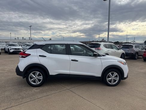 Certified 2019 Nissan Kicks S w/ Exterior Electronics Package image 8